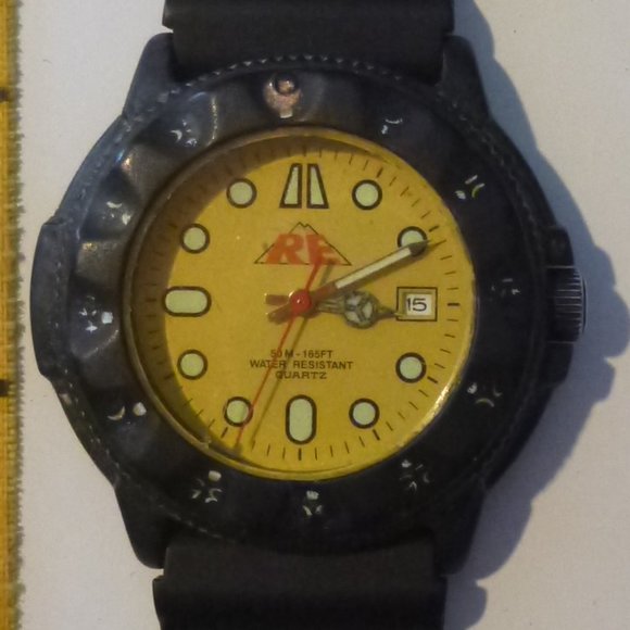 Rugged Exposure Adult Dive Watch - Picture 3 of 4